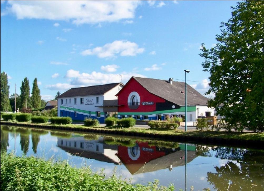 Auberge La Peniche Pierrefitte-sur-Loire エクステリア 写真